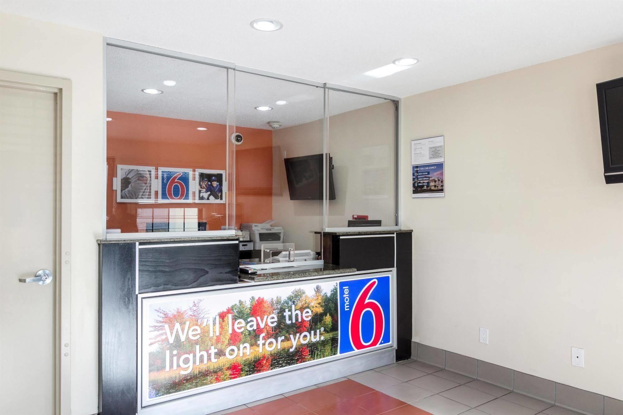 Motel 6 New Brunswick Exterior foto
