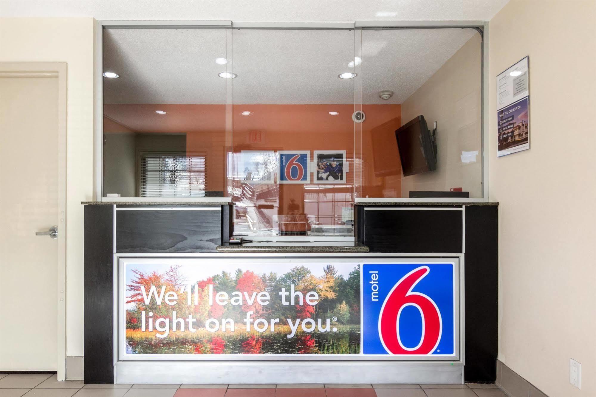 Motel 6 New Brunswick Exterior foto